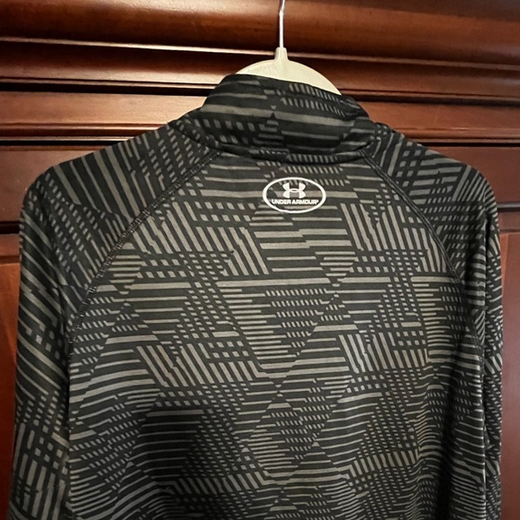 Iowa Under Armour 1/4 Zip - Picture 2 of 3
